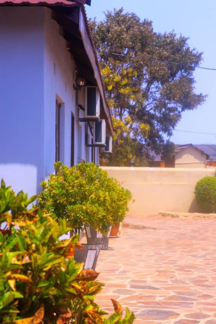 The Wild Thing Guesthouse Serowe Exterior photo