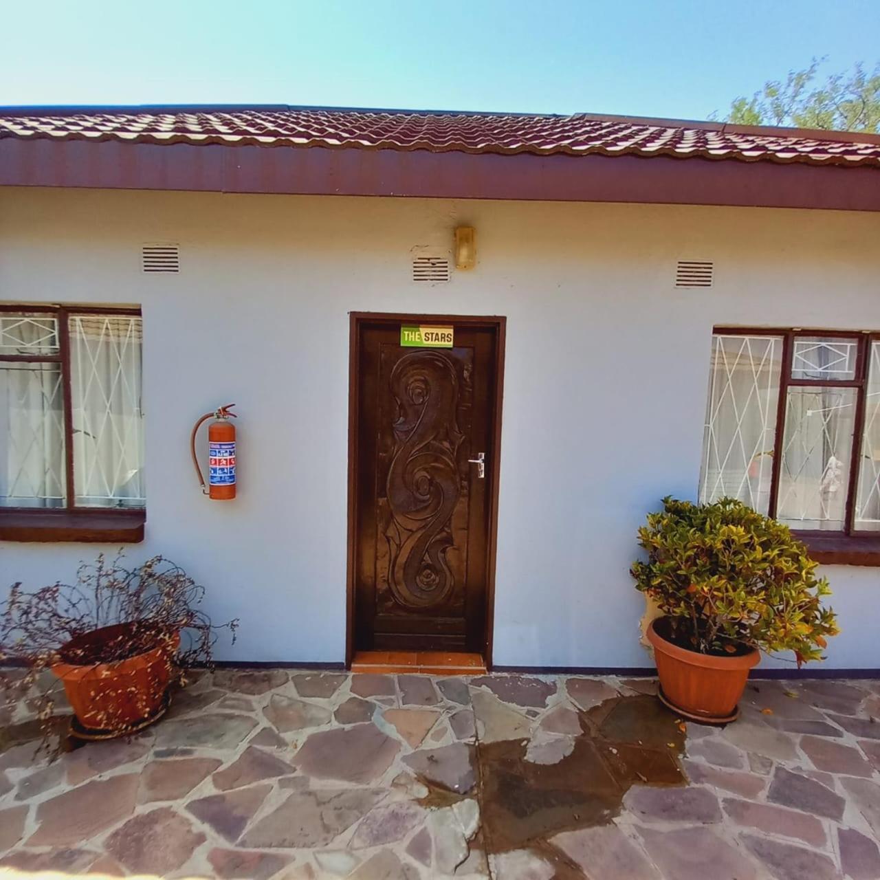 The Wild Thing Guesthouse Serowe Exterior photo